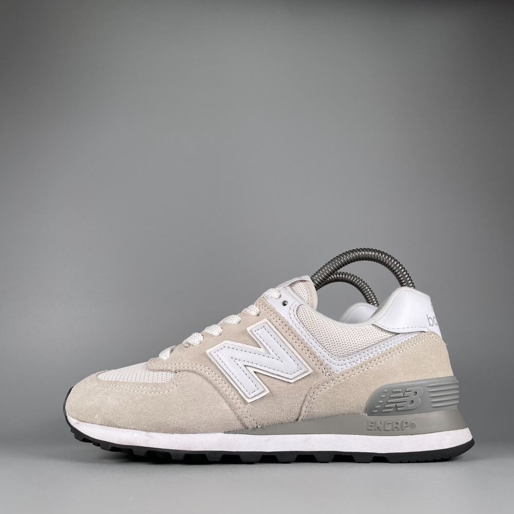 New Balance 574 Women's Size 7 B White Suede Athletic Sneakers Casual Shoes EUC